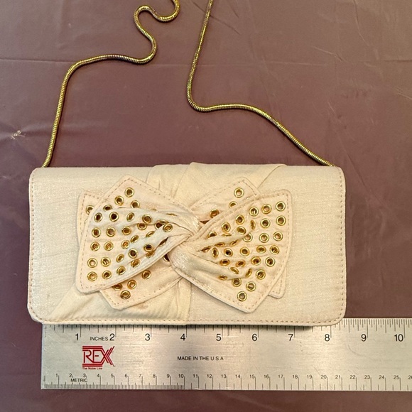 NWOT Nina Vintage Y2K Ivory/Gold Clutch w/ Bow Embellishment & Chain Strap - Picture 10 of 10